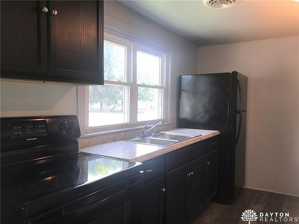 1st image of 1010-0105 Drury Ln