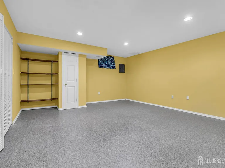 8 Edith Dr — Photo 23