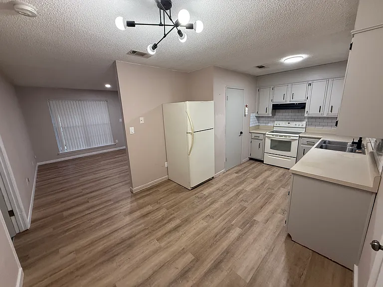 4141 Cinnamon Rd — Photo 3