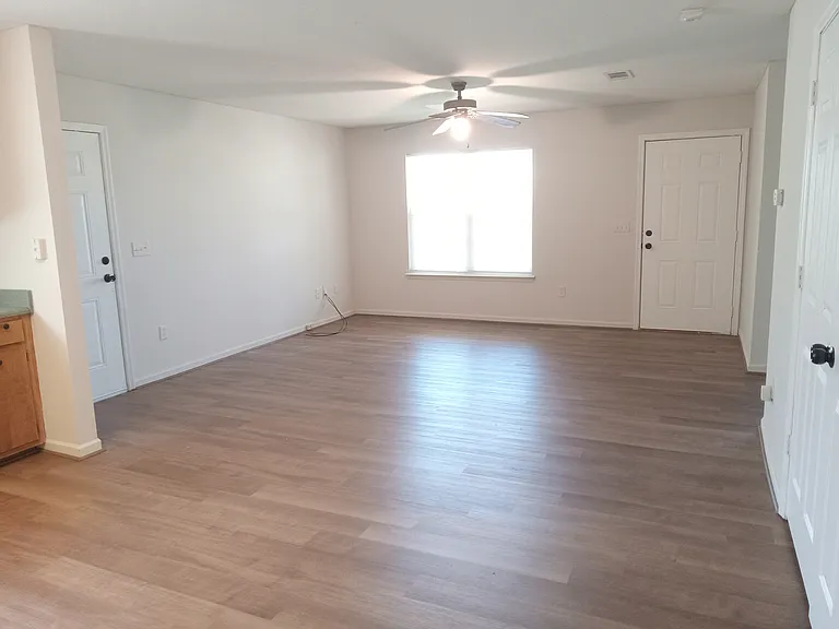 1601 Jefferson Ct — Photo 4