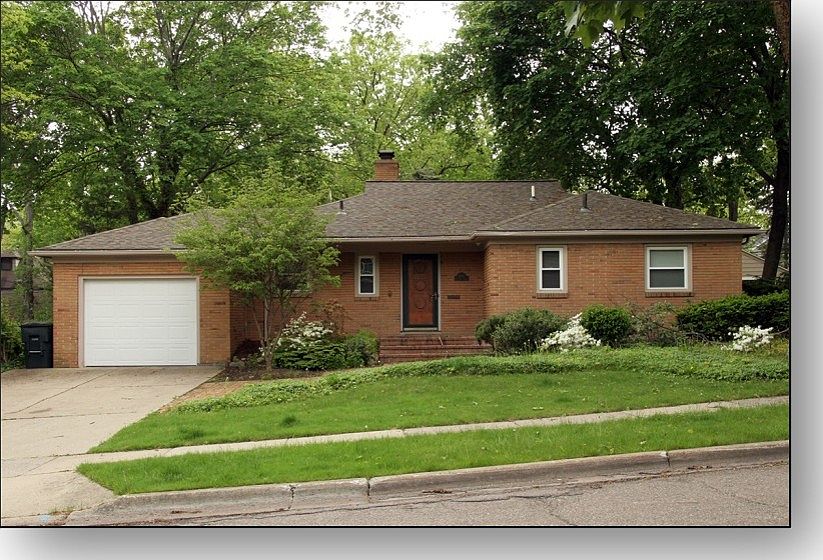 2nd image of 1109 Southlawn Ave