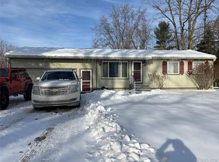 9428 Ute Pointe Dr, Clarkston, MI 48346