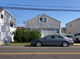 44 Warwick Blvd, Island Park, NY 11558