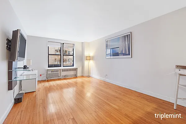 Sold by Triplemint | media 2