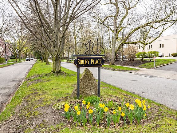 3rd image of 17 Sibley Pl Unit 3