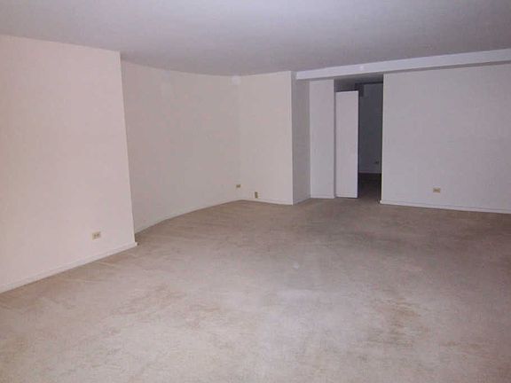 3rd image of 40 E 9th St APT 1018