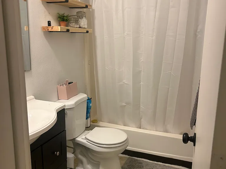 605 Woodmere Dr #11 — Photo 9