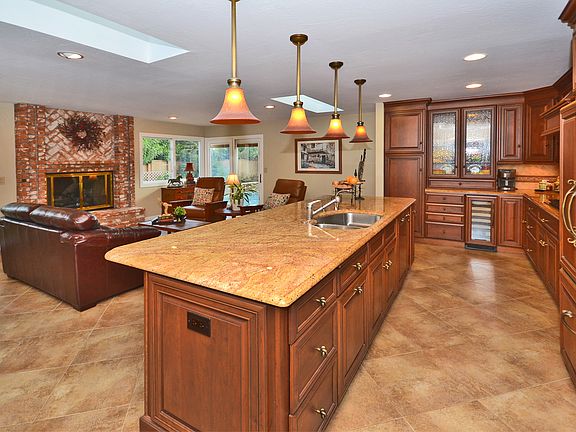 Kitchen /Family Room Combo