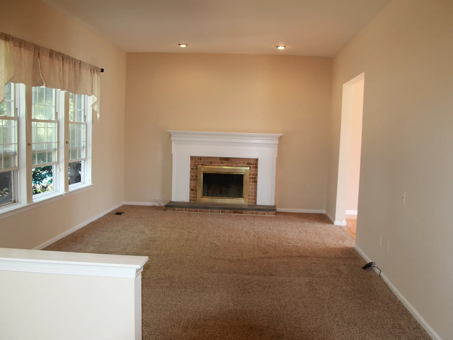4 bed, 2.5 bath, 2400 sqft, $5,800 — Photo 4