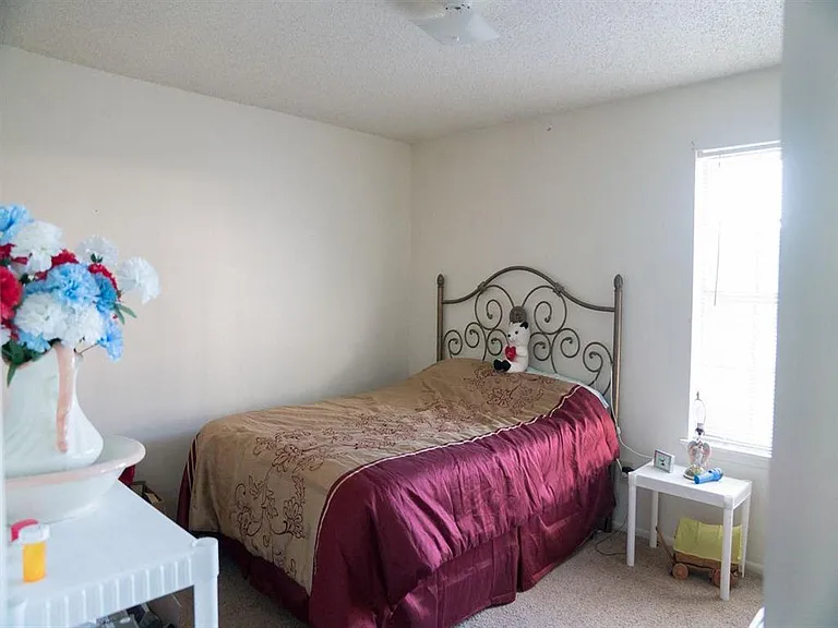 Burton Place Apts — Photo 11