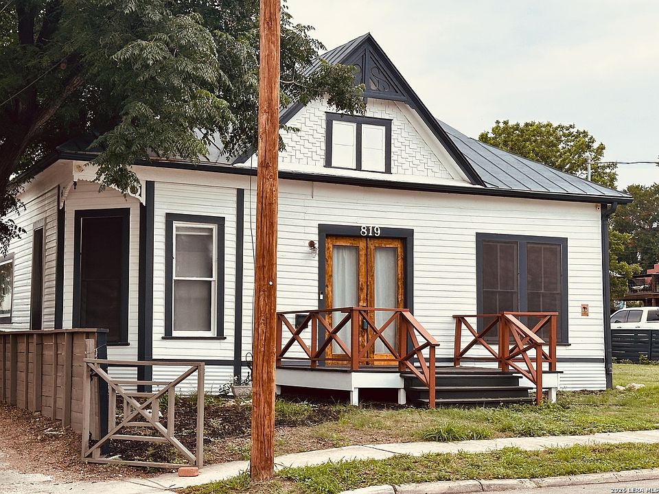 1st image of 819 WYOMING ST