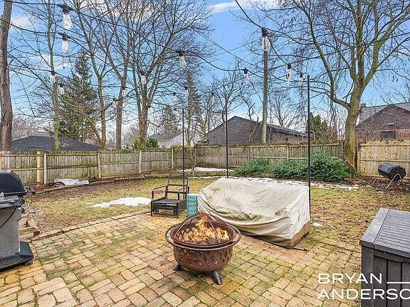 5th image of 2452 Albert Dr SE