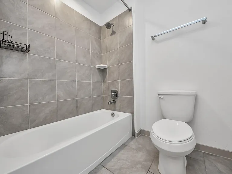 1118 Hyde Lake Ln — Photo 8