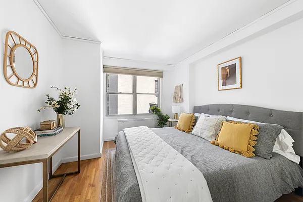 Sold by Compass | media 9