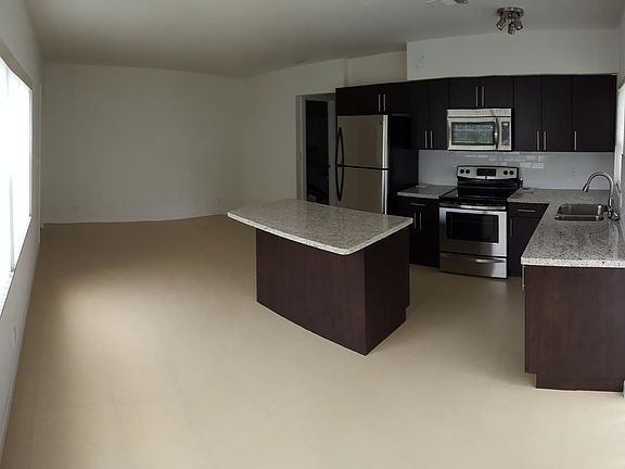 3rd image of 4115 Woodside Dr APT A