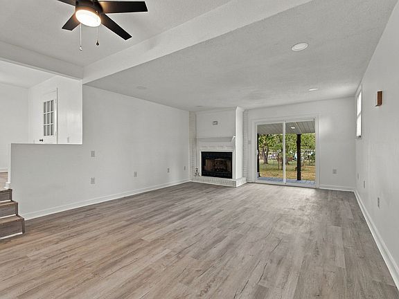 3rd image of 224 Lee St