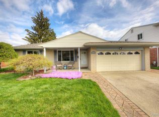 29510 Lyndon St, Livonia, MI 48154