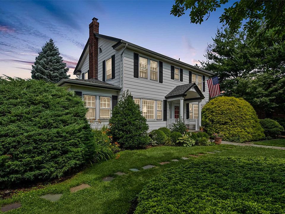 1st image of 636 Hempstead Ave