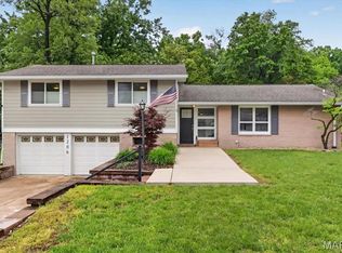 1206 Fairview Dr, Ballwin, MO 63011