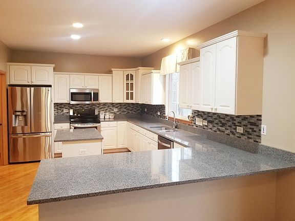 4th image of 9390 Diana Ln