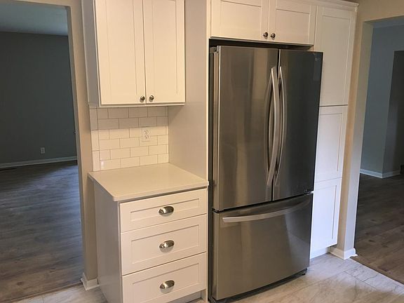 3rd image of 209 Woodside Ln