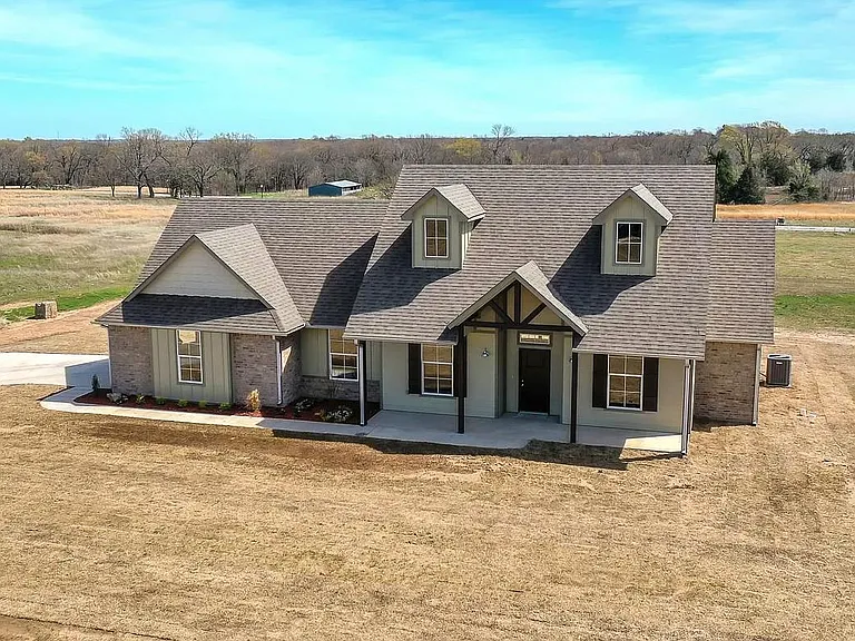 12002 County Road 3513 Loop — Photo 1