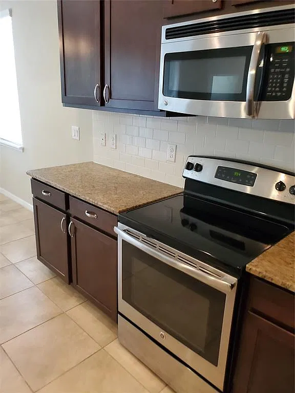 4 bed, 2.5 bath, 2058 sqft, $2,295 — Photo 3