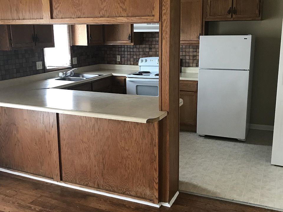 1st image of 1655 Foxhaven Dr APT 208