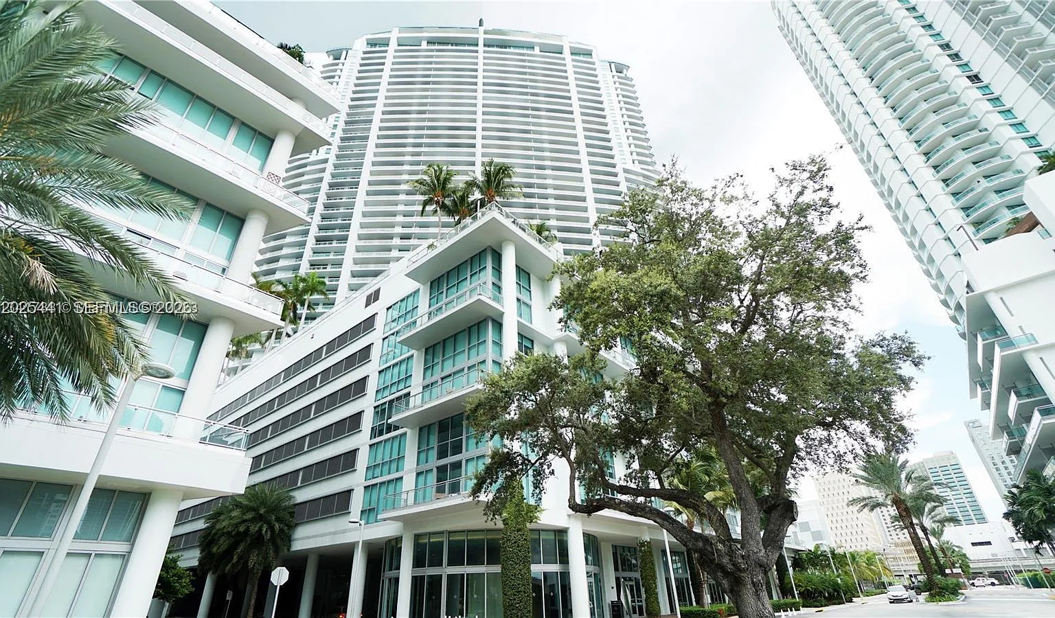 Ivy Condo — Photo 1
