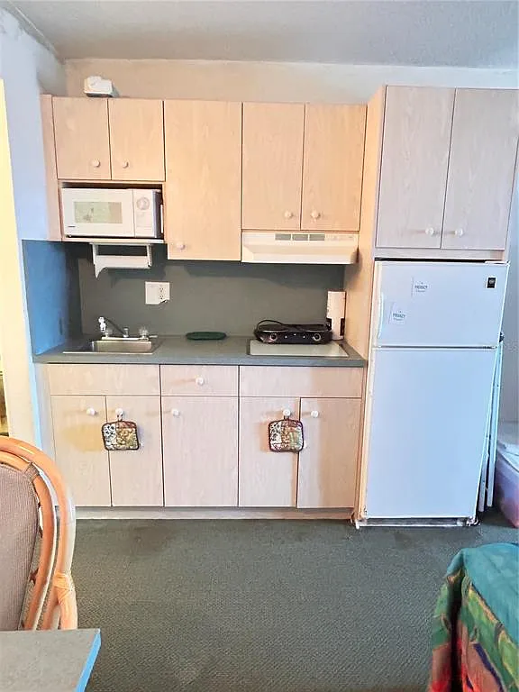 1 bed, 1.0 bath, 300 sqft, $900 — Photo 3