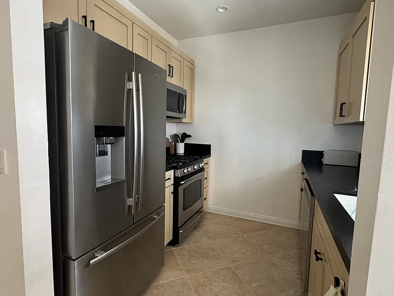 945 N Hudson Ave #204 — Photo 3