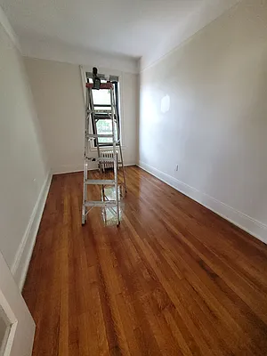 Rented by Halvatzis Realty | media 19