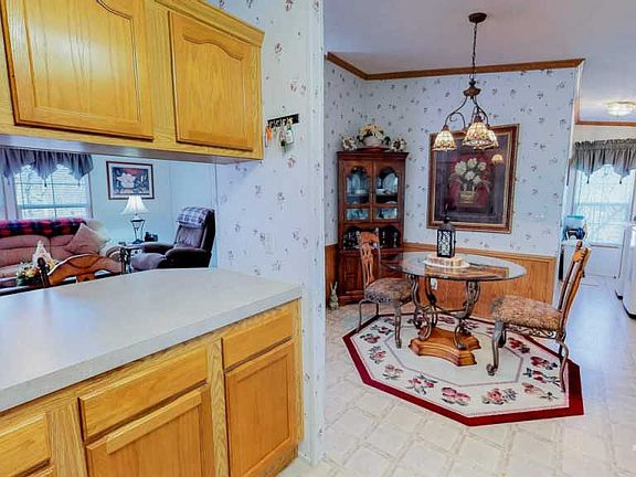3rd image of 185 Stover Davis Rd