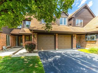 704 Picardy Cir, Northbrook, IL 60062