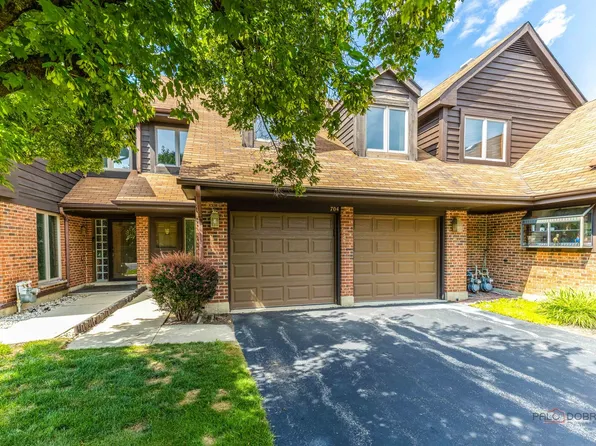 704 Picardy Cir, Northbrook, IL 60062