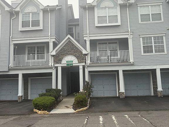 2nd image of 215 Prestwick Way