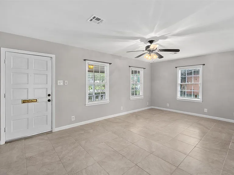 1110 Woods Dr — Photo 12