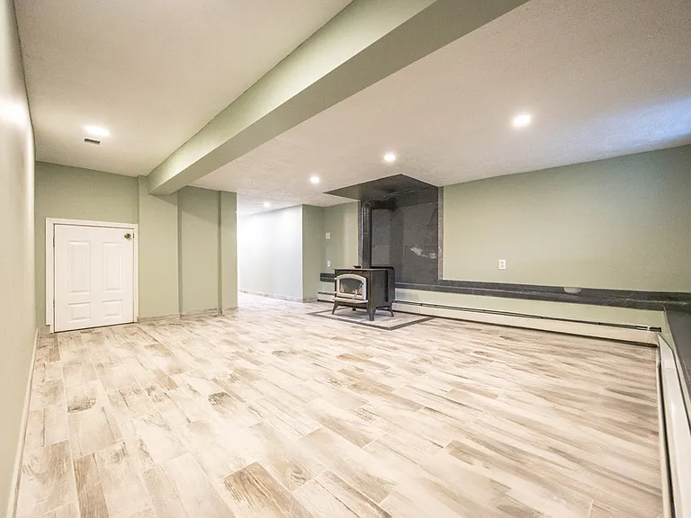 52 East Ave — Photo 35