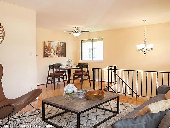 Dining area (virtually staged)