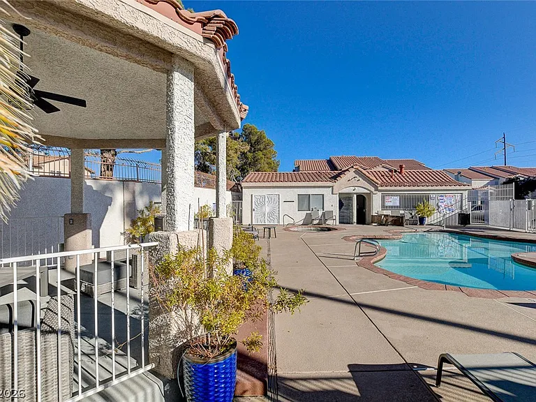 4040 Castle Cove Dr #4040 — Photo 42