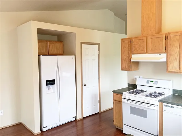 3 bed, 2.0 bath, 1100 sqft, $2,675 — Photo 3