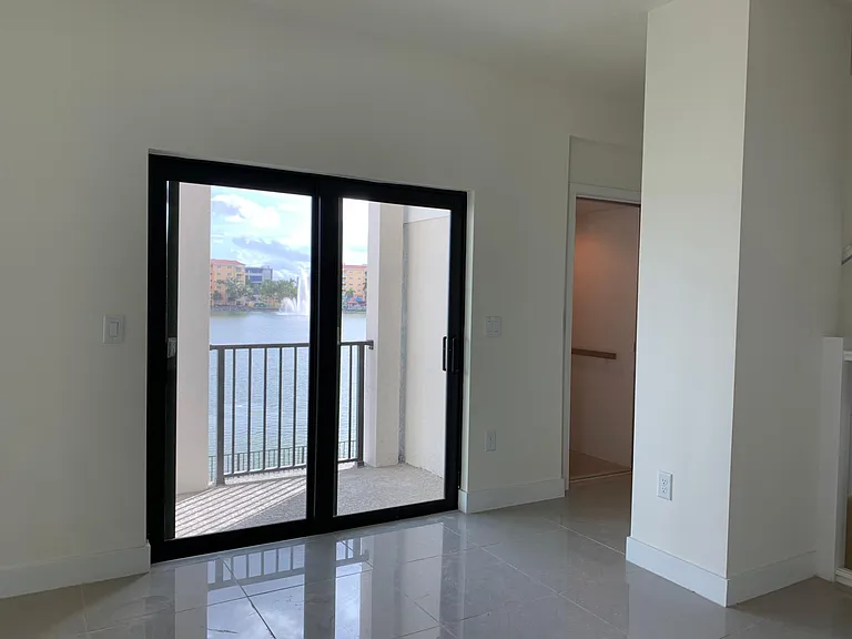 4718 NW 84th Ave — Photo 3