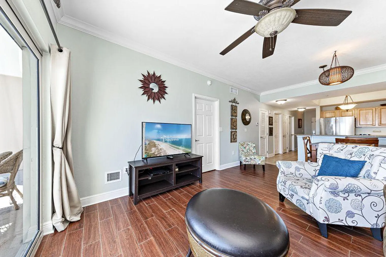 2 bed, 2.0 bath, 1044 sqft, $3,809 — Photo 4