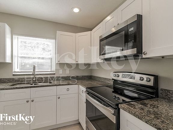 5th image of 1833 Pineview Cir