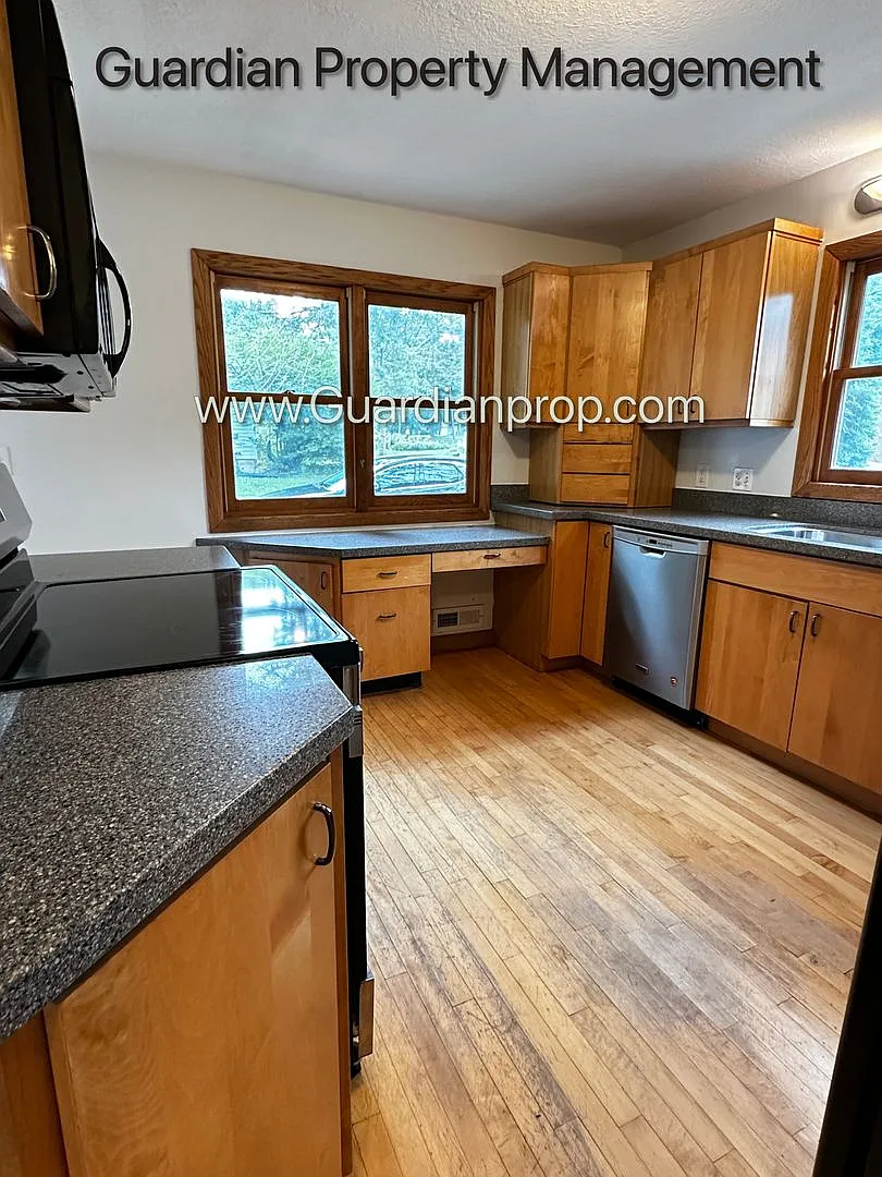 Minnetonka Schools Single Family Home, Corner Lot, Dishwasher, W/D, 1 Car Garage — Photo 4