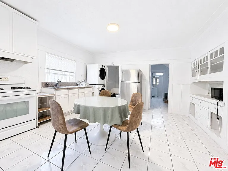 1186 W 37th Dr — Photo 3