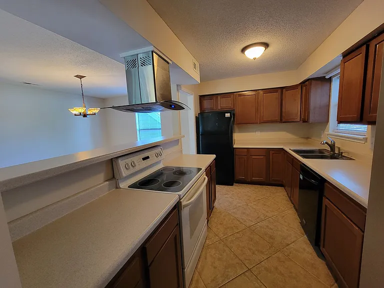702 Azalea Dr #483 — Photo 3