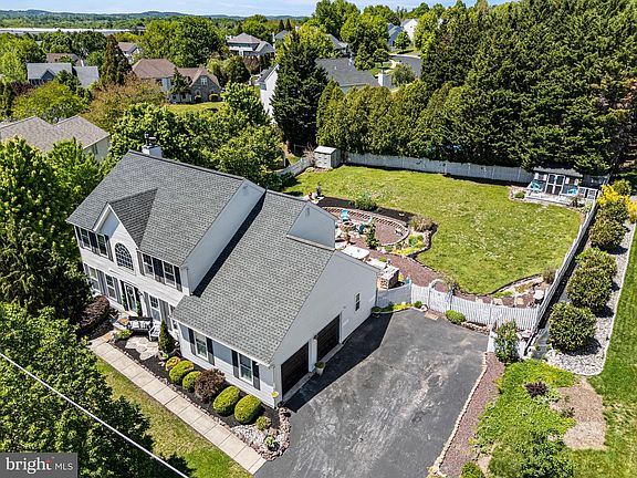 3rd image of 247 Green Tree Rd