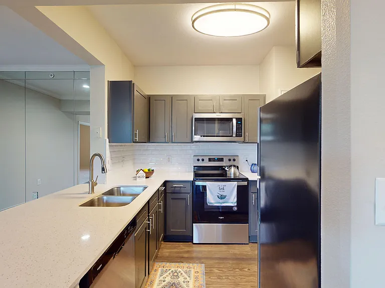 Lakeline Villas — Photo 99