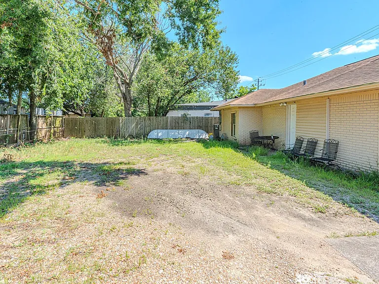 2125 Strawberry Rd — Photo 13